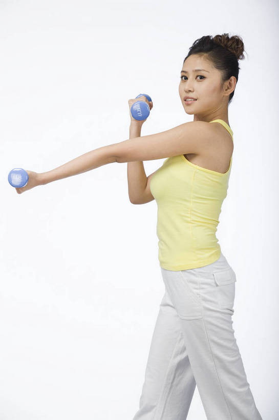 东方人,脸,头发,一个人,微笑,竖图,锻炼,时尚,举重,哑铃,北京,中国,仅一个年轻女性,仅一个女性,仅一个人,生活,黑色,站着,休闲,健康,舒服,美女,姿势,生活方式,动作,减肥,毛发,健身器材,盘头,年轻女性,女人,女性,中国人,年轻人,半身,健身,愉快,bj174