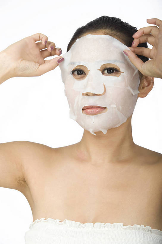 东方人,五官,眼睛,脸颊,手,头发,一个人,竖图,化妆,美容,北京,中国,仅一个年轻女性,仅一个女性,仅一个人,护肤,造型,黑色,休闲,健康,舒服,面膜,美女,头像,生活方式,皮肤,修饰,毛发,化妆用品,年轻女性,女人,女性,中国人,年轻人,愉快,bj174