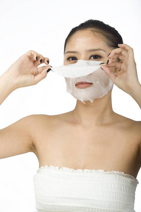 东方人,五官,眼睛,脸颊,手,头发,一个人,竖图,化妆,美容,北京,中国,仅一个年轻女性,仅一个女性,仅一个人,护肤,造型,黑色,休闲,健康,舒服,面膜,美女,头像,生活方式,皮肤,修饰,毛发,化妆用品,年轻女性,女人,女性,中国人,年轻人,愉快,bj174