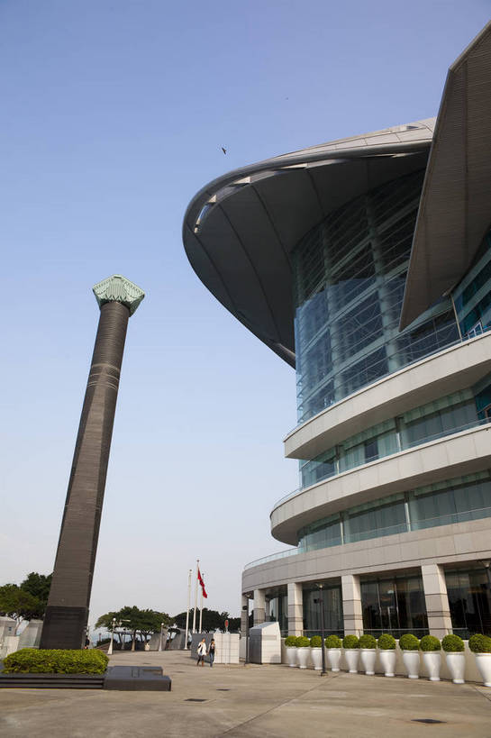 无人,竖图,彩色,室外,白天,旅游,度假,名胜古迹,标志建筑,城市,地标,建筑,香港,中国,遗迹,图片,古迹,文物,娱乐,建设,现代,古建筑,现代建筑,维多利亚港,地标建筑,享受,休闲,旅游胜地,放松,都市风光,文明,中国文化,古文明,繁荣,香港会展中心,旅行,bj174