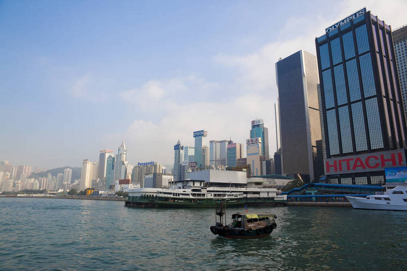 无人,码头,横图,彩色,室外,白天,旅游,度假,名胜古迹,标志建筑,城市,地标,建筑,酒店,轮船,船,香港,中国,遗迹,图片,建筑群,古迹,文物,娱乐,建设,现代,古建筑,现代建筑,地标建筑,享受,休闲,旅游胜地,放松,都市风光,文明,中国文化,古文明,繁荣,海,旅行,湾仔天星码头,天星小轮,bj174