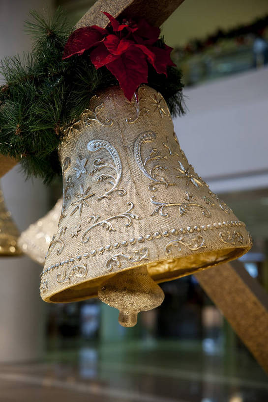 竖图,彩色,室内,特写,白天,购物,旅游,度假,名胜古迹,标志建筑,地标,建筑,商场,香港,中国,节日,遗迹,图片,扶梯,乐器,圣诞,古迹,文物,娱乐,建设,现代,古建筑,享受,休闲,喜庆,旅游胜地,放松,生活方式,公共设施,文明,气氛,古文明,繁荣,民族乐器,购物中心,太古广场,体鸣乐器,铜铃,bj174