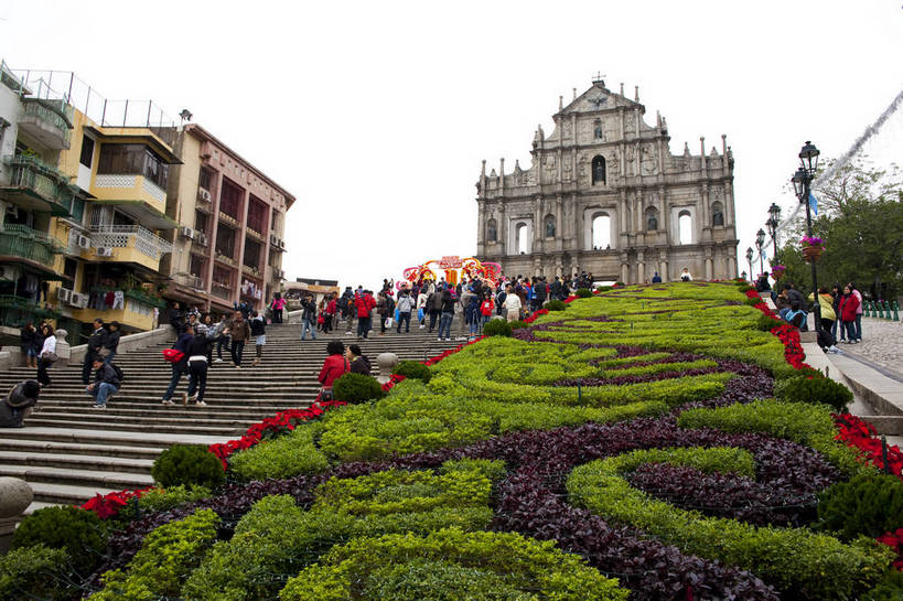横图,彩色,室内,白天,旅游,度假,名胜古迹,标志建筑,地标,建筑,澳门,中国,遗迹,民俗,花坛,图片,建筑群,牌坊,牌楼,古典,古迹,文物,娱乐,建设,古建筑,台阶,地标建筑,享受,休闲,旅游胜地,放松,文明,中国文化,古文明,旅行,庙,大三巴,bj174