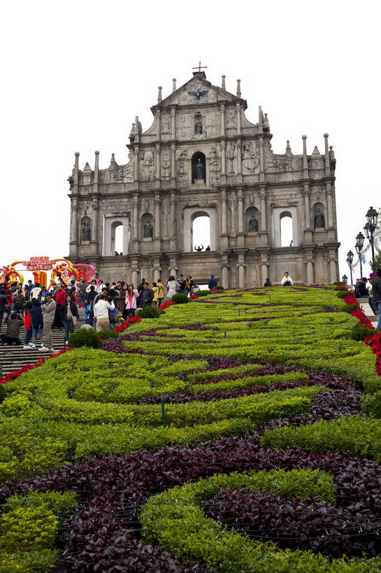 竖图,彩色,室内,白天,旅游,度假,名胜古迹,标志建筑,地标,建筑,澳门,中国,遗迹,民俗,花坛,图片,建筑群,牌坊,牌楼,古典,古迹,文物,娱乐,建设,古建筑,台阶,地标建筑,享受,休闲,旅游胜地,放松,文明,中国文化,古文明,旅行,庙,大三巴,bj174