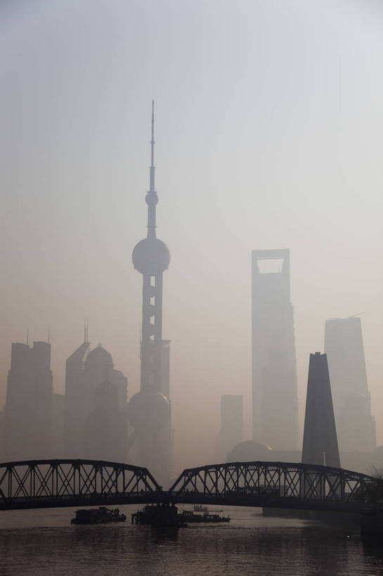 无人,竖图,彩色,室外,白天,旅游,度假,名胜古迹,标志建筑,城市,道路,地标,建筑,上海,中国,遗迹,图片,建筑群,交通,古典,古迹,文物,娱乐,建设,古建筑,浦东,现代建筑,铁桥,地标建筑,享受,休闲,旅游胜地,放松,摄影,都市风光,文明,中国文化,金融中心,苏州河,外白渡桥,古文明,繁荣,旅行,bj174