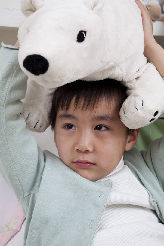 东方人,儿童,脸,头发,一个人,家庭,站,微笑,竖图,彩色,室内,侧面,纯洁,书房,北京,中国,亚洲,图片,小孩,黑色,玩具熊,站着,休闲,健康,舒服,温暖,温馨,一家人,休闲服,家居,可爱,童年,童趣,摄影,生活方式,和睦,毛发,气氛,居室,无忧无虑,天真,男孩,男人,男性,中国人,孩子,玩耍,站立,坐着,半身,愉快,融洽,男生,顶着,bj174