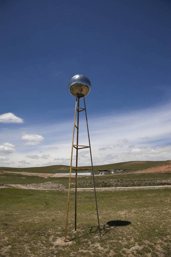 无人,竖图,室外,白天,旅游,度假,草地,名胜古迹,田园,标志建筑,地标,建筑,遗迹,田野,云,灯塔,古迹,文物,娱乐,建设,古建筑,蓝天,自然,平原,享受,休闲,旅游胜地,放松,风光,古文明,青海,原子城,旅行,bj174