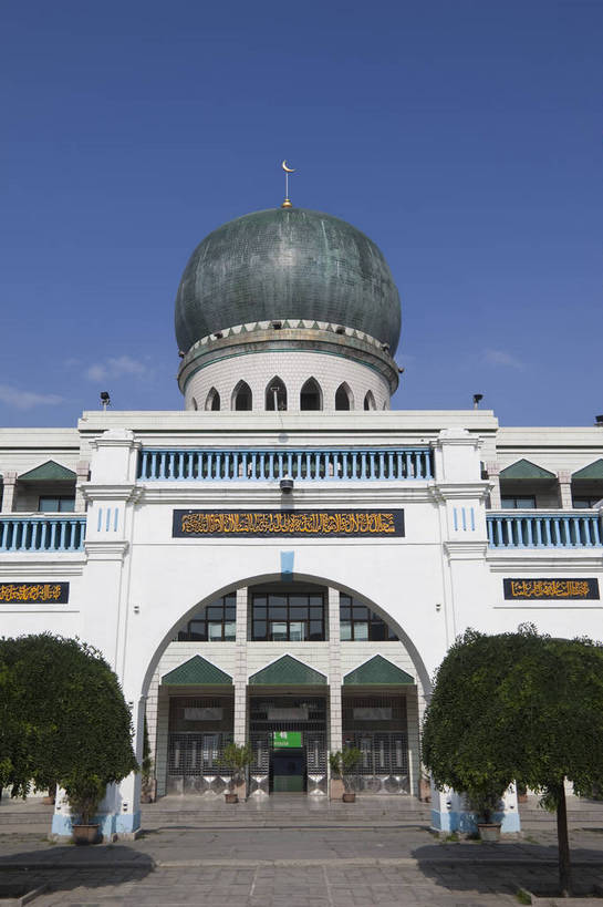 无人,寺庙,竖图,室外,白天,旅游,度假,名胜古迹,标志建筑,地标,建筑,遗迹,古迹,文物,娱乐,建设,古建筑,历史建筑,享受,休闲,旅游胜地,放松,宗教,中国文化,古文明,青海,西宁,东关清真大寺,旅行,传统文化,bj174