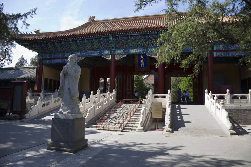 无人,横图,室外,白天,旅游,名胜古迹,标志建筑,地标,建筑,雕塑,北京,中国,艺术,装饰,雕刻,雕像,柱子,文化遗产,建筑群,古典,建设,工艺品,旅游胜地,纪念,美术,中国文化,主题,陈列,东亚,功能,美学,旅行,传统文化,国子监,bj174