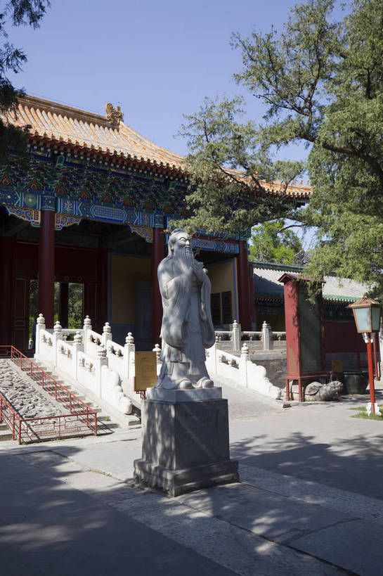 无人,竖图,室外,白天,旅游,名胜古迹,标志建筑,地标,建筑,雕塑,北京,中国,艺术,装饰,雕刻,雕像,柱子,文化遗产,建筑群,古典,建设,工艺品,旅游胜地,纪念,美术,中国文化,主题,陈列,东亚,功能,美学,旅行,传统文化,国子监,bj174