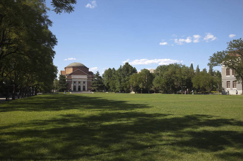 无人,学校,教学楼,横图,室外,白天,旅游,度假,草坪,名胜古迹,树林,标志建筑,地标,建筑,北京,中国,遗迹,古迹,文物,娱乐,建设,古建筑,校园,蓝天,享受,休闲,旅游胜地,放松,风光,中国文化,古文明,东亚,旅行,传统文化,清华大学,bj174