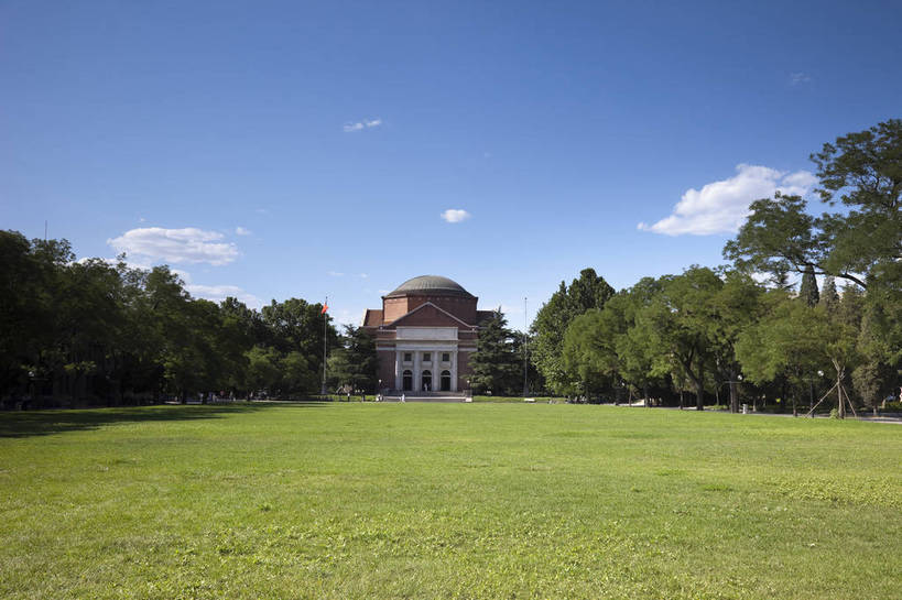 无人,学校,教学楼,横图,室外,白天,旅游,度假,草坪,名胜古迹,树林,标志建筑,地标,建筑,北京,中国,遗迹,古迹,文物,娱乐,建设,古建筑,校园,蓝天,享受,休闲,旅游胜地,放松,风光,中国文化,古文明,东亚,旅行,传统文化,清华大学,bj174