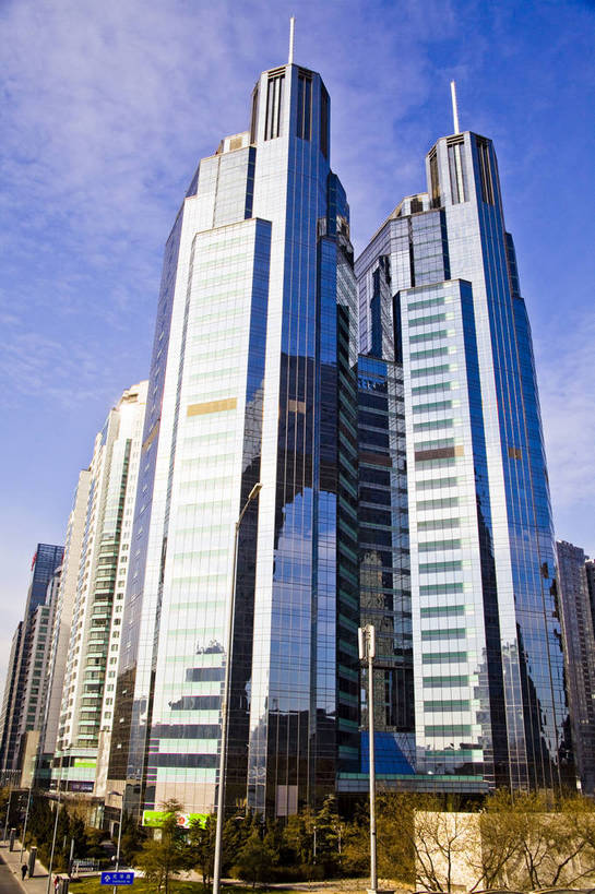 无人,竖图,室外,白天,旅游,度假,商务,名胜古迹,标志建筑,城市,地标,建筑,北京,中国,遗迹,景观,古迹,文物,娱乐,建设,现代,古建筑,天空,享受,休闲,旅游胜地,摩天大厦,商务楼,放松,金融,经济,贸易,金融中心,古文明,东亚,繁荣,旅行,商业,嘉里中心,bj174