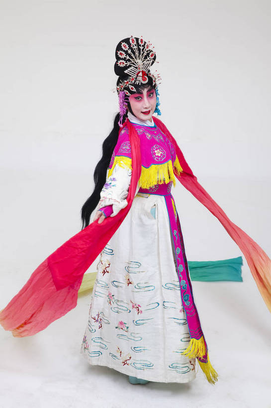 一个人,演员,竖图,彩色,白色背景,正面,化妆,北京,中国,亚洲,仅一个人,表演,艺术,造型,鲜艳,头饰,图片,注视,文化,脸谱,观察,看,站着,表情,竖,姿势,摄影,服饰,观看,动作,察看,关注,中国文化,戏剧,民族服饰,演出服,京剧,东亚,国粹,女人,中国人,年轻人,全身,影棚拍摄,化装,中国戏曲,传统文化,天女,舞台妆,bj174