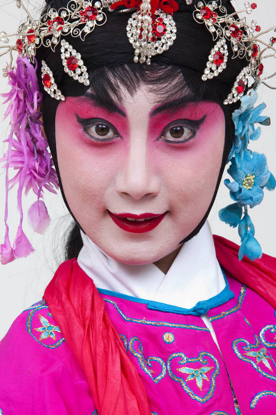 一个人,演员,竖图,彩色,白色背景,正面,化妆,北京,中国,亚洲,仅一个人,表演,艺术,造型,鲜艳,头饰,图片,注视,文化,脸谱,观察,看,表情,竖,姿势,摄影,服饰,头像,观看,动作,察看,关注,中国文化,戏剧,民族服饰,演出服,京剧,东亚,国粹,女人,中国人,年轻人,影棚拍摄,化装,中国戏曲,传统文化,天女,舞台妆,bj174