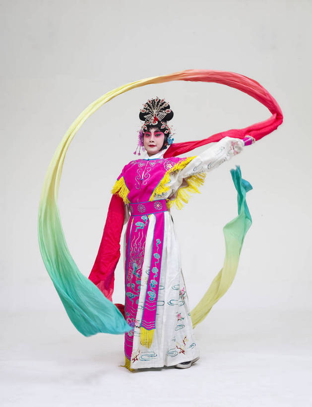 一个人,演员,竖图,彩色,白色背景,正面,化妆,北京,中国,亚洲,仅一个人,表演,艺术,造型,鲜艳,头饰,图片,注视,文化,脸谱,观察,看,站着,表情,竖,姿势,摄影,服饰,观看,动作,察看,关注,中国文化,戏剧,民族服饰,演出服,京剧,东亚,国粹,女人,中国人,年轻人,全身,影棚拍摄,化装,中国戏曲,传统文化,天女,舞台妆,bj174