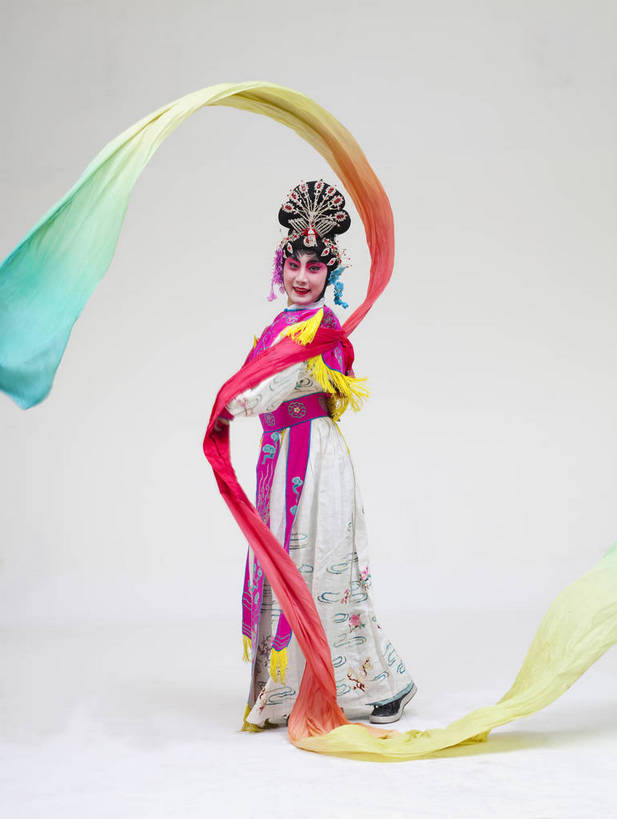 一个人,演员,竖图,彩色,白色背景,正面,化妆,北京,中国,亚洲,仅一个人,表演,艺术,造型,鲜艳,头饰,图片,注视,文化,脸谱,观察,看,站着,表情,竖,姿势,摄影,服饰,观看,动作,察看,关注,中国文化,戏剧,民族服饰,演出服,京剧,东亚,国粹,女人,中国人,年轻人,全身,影棚拍摄,化装,中国戏曲,传统文化,天女,舞台妆,bj174