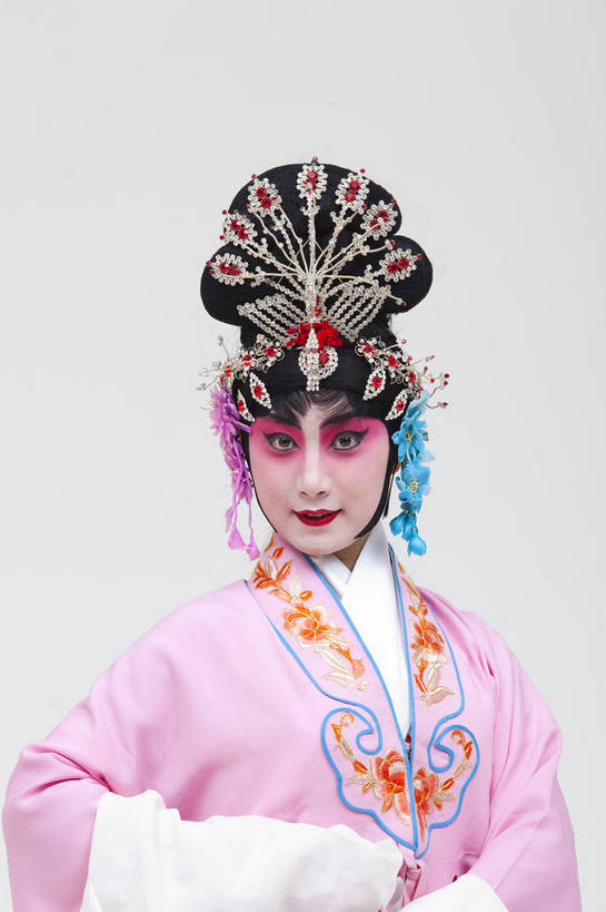 一个人,演员,竖图,彩色,白色背景,正面,化妆,北京,中国,亚洲,仅一个人,表演,艺术,造型,鲜艳,头饰,图片,注视,文化,脸谱,观察,看,站着,表情,竖,姿势,摄影,服饰,观看,动作,察看,关注,中国文化,戏剧,民族服饰,演出服,京剧,东亚,国粹,貂蝉,青衣,女人,中国人,年轻人,半身,影棚拍摄,化装,中国戏曲,传统文化,舞台妆,bj174