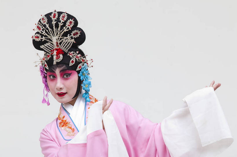 一个人,演员,横图,彩色,白色背景,正面,化妆,北京,中国,亚洲,仅一个人,表演,艺术,造型,鲜艳,头饰,图片,注视,文化,脸谱,观察,看,站着,表情,姿势,摄影,服饰,观看,动作,察看,关注,中国文化,戏剧,民族服饰,演出服,京剧,东亚,国粹,貂蝉,青衣,女人,中国人,年轻人,半身,影棚拍摄,化装,中国戏曲,传统文化,舞台妆,bj174