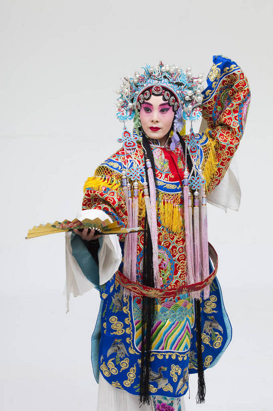 一个人,演员,竖图,彩色,白色背景,正面,化妆,北京,中国,亚洲,仅一个人,表演,艺术,造型,鲜艳,头饰,图片,注视,文化,脸谱,观察,看,站着,表情,竖,姿势,摄影,服饰,观看,动作,察看,关注,中国文化,戏剧,民族服饰,演出服,京剧,东亚,国粹,杨贵妃,青衣,女人,中国人,年轻人,全身,影棚拍摄,化装,中国戏曲,传统文化,舞台妆,bj174