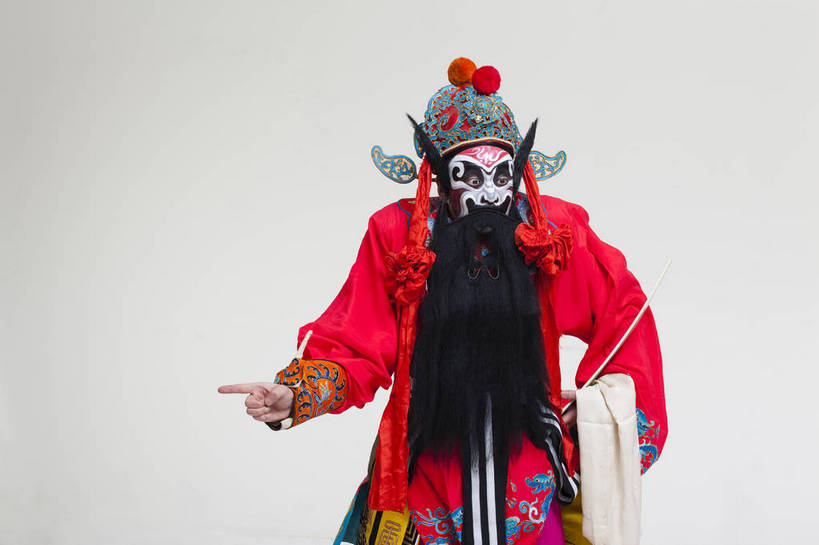 中年人,一个人,演员,横图,彩色,白色背景,正面,化妆,北京,中国,亚洲,仅一个人,表演,艺术,造型,鲜艳,头饰,图片,注视,文化,脸谱,观察,看,站着,表情,姿势,摄影,服饰,观看,动作,察看,关注,中国文化,戏剧,民族服饰,演出服,京剧,东亚,戏曲,国粹,钟馗,男人,中国人,半身,影棚拍摄,化装,中国戏曲,传统文化,舞台妆,角色,花脸,净,bj174