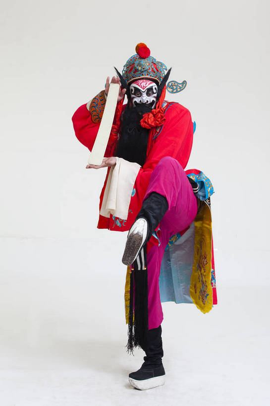 中年人,一个人,演员,竖图,彩色,白色背景,正面,化妆,北京,中国,亚洲,仅一个人,表演,艺术,造型,鲜艳,头饰,图片,注视,文化,脸谱,观察,看,站着,表情,竖,姿势,摄影,服饰,观看,动作,察看,关注,中国文化,戏剧,民族服饰,演出服,京剧,东亚,戏曲,国粹,钟馗,男人,中国人,全身,影棚拍摄,化装,中国戏曲,传统文化,舞台妆,角色,花脸,净,bj174