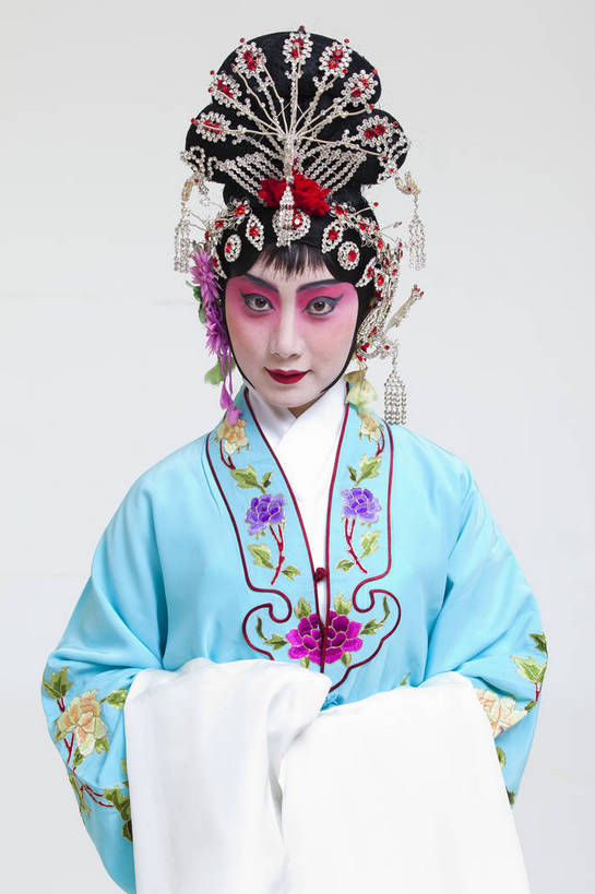 一个人,演员,竖图,彩色,白色背景,正面,化妆,北京,中国,亚洲,仅一个人,表演,艺术,造型,鲜艳,头饰,图片,注视,文化,脸谱,观察,看,站着,表情,竖,姿势,摄影,服饰,观看,动作,察看,关注,中国文化,戏剧,民族服饰,演出服,京剧,东亚,国粹,貂蝉,青衣,女人,中国人,年轻人,半身,影棚拍摄,化装,中国戏曲,传统文化,舞台妆,bj174
