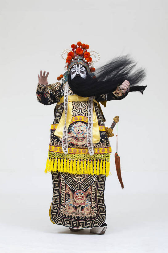 中年人,一个人,演员,竖图,彩色,白色背景,正面,化妆,北京,中国,亚洲,仅一个人,表演,艺术,造型,鲜艳,头饰,图片,注视,文化,脸谱,观察,看,站着,表情,竖,姿势,摄影,服饰,观看,动作,察看,关注,中国文化,戏剧,民族服饰,演出服,京剧,东亚,戏曲,国粹,军事家,男人,中国人,全身,影棚拍摄,化装,西楚霸王,项籍,项羽,中国戏曲,传统文化,舞台妆,角色,花脸,净,bj174