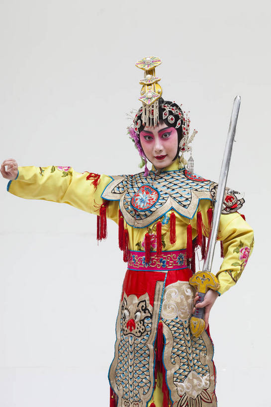 一个人,演员,竖图,彩色,白色背景,正面,化妆,北京,中国,亚洲,仅一个人,表演,艺术,造型,鲜艳,头饰,图片,注视,文化,脸谱,观察,看,站着,表情,竖,姿势,摄影,服饰,观看,动作,察看,关注,中国文化,戏剧,民族服饰,演出服,京剧,东亚,国粹,青衣,女人,中国人,年轻人,半身,影棚拍摄,化装,中国戏曲,传统文化,虞姬,舞台妆,bj174