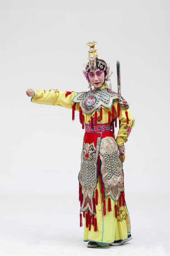 一个人,演员,竖图,彩色,白色背景,正面,化妆,北京,中国,亚洲,仅一个人,表演,艺术,造型,鲜艳,头饰,图片,注视,文化,脸谱,观察,看,站着,表情,竖,姿势,摄影,服饰,观看,动作,察看,关注,中国文化,戏剧,民族服饰,演出服,京剧,东亚,国粹,青衣,女人,中国人,年轻人,全身,影棚拍摄,化装,中国戏曲,传统文化,虞姬,舞台妆,bj174