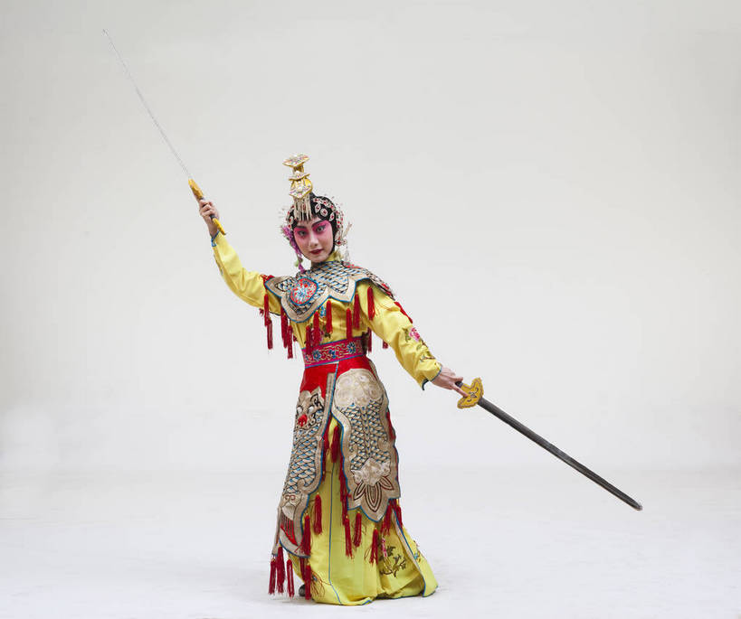 一个人,演员,横图,彩色,白色背景,正面,化妆,北京,中国,亚洲,仅一个人,表演,艺术,造型,鲜艳,头饰,图片,注视,文化,脸谱,观察,看,站着,表情,姿势,摄影,服饰,头像,观看,动作,察看,关注,中国文化,戏剧,民族服饰,演出服,京剧,东亚,国粹,青衣,女人,中国人,年轻人,影棚拍摄,化装,中国戏曲,传统文化,虞姬,舞台妆,bj174