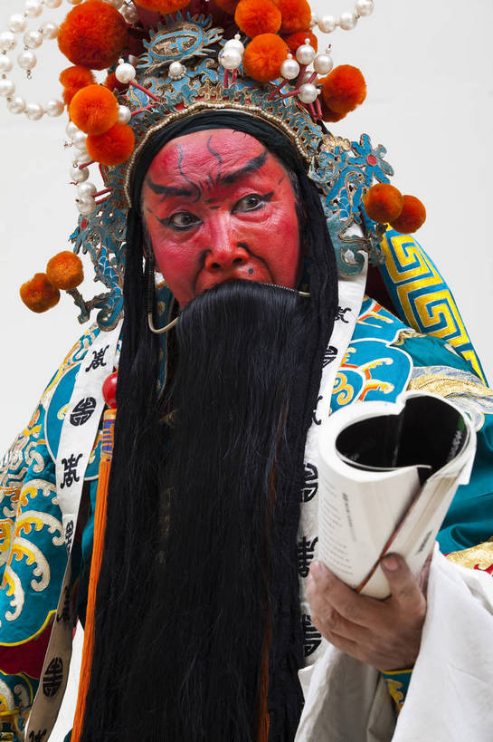 中年人,一个人,演员,竖图,彩色,白色背景,正面,化妆,北京,中国,亚洲,仅一个人,表演,艺术,造型,鲜艳,头饰,图片,注视,文化,脸谱,观察,看,站着,表情,竖,姿势,摄影,服饰,观看,动作,察看,关注,中国文化,戏剧,民族服饰,演出服,京剧,东亚,戏曲,国粹,关公,男人,中国人,半身,影棚拍摄,化装,中国戏曲,传统文化,舞台妆,角色,花脸,净,老生,须生,正生,bj174