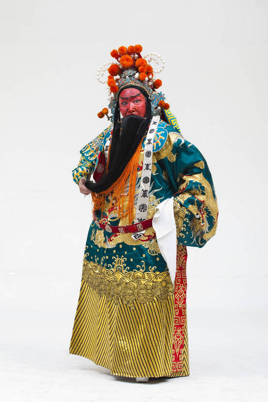 中年人,一个人,演员,竖图,彩色,白色背景,正面,化妆,北京,中国,亚洲,仅一个人,表演,艺术,造型,鲜艳,头饰,图片,注视,文化,脸谱,观察,看,站着,表情,竖,姿势,摄影,服饰,观看,动作,察看,关注,中国文化,戏剧,民族服饰,演出服,京剧,东亚,戏曲,国粹,关公,男人,中国人,全身,影棚拍摄,化装,中国戏曲,传统文化,舞台妆,角色,花脸,净,老生,须生,正生,bj174