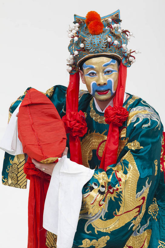中年人,一个人,演员,竖图,彩色,白色背景,正面,化妆,北京,中国,亚洲,仅一个人,表演,艺术,造型,鲜艳,头饰,图片,注视,文化,脸谱,观察,看,站着,表情,竖,姿势,摄影,服饰,观看,动作,察看,关注,中国文化,戏剧,民族服饰,演出服,京剧,东亚,戏曲,国粹,武财神,男人,中国人,半身,影棚拍摄,化装,中国戏曲,传统文化,舞台妆,角色,老生,须生,正生,bj174