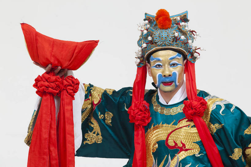 中年人,一个人,演员,横图,彩色,白色背景,正面,化妆,北京,中国,亚洲,仅一个人,表演,艺术,造型,鲜艳,头饰,图片,注视,文化,脸谱,观察,看,站着,表情,姿势,摄影,服饰,观看,动作,察看,关注,中国文化,戏剧,民族服饰,演出服,京剧,东亚,戏曲,国粹,武财神,男人,中国人,半身,影棚拍摄,化装,中国戏曲,传统文化,舞台妆,角色,老生,须生,正生,bj174