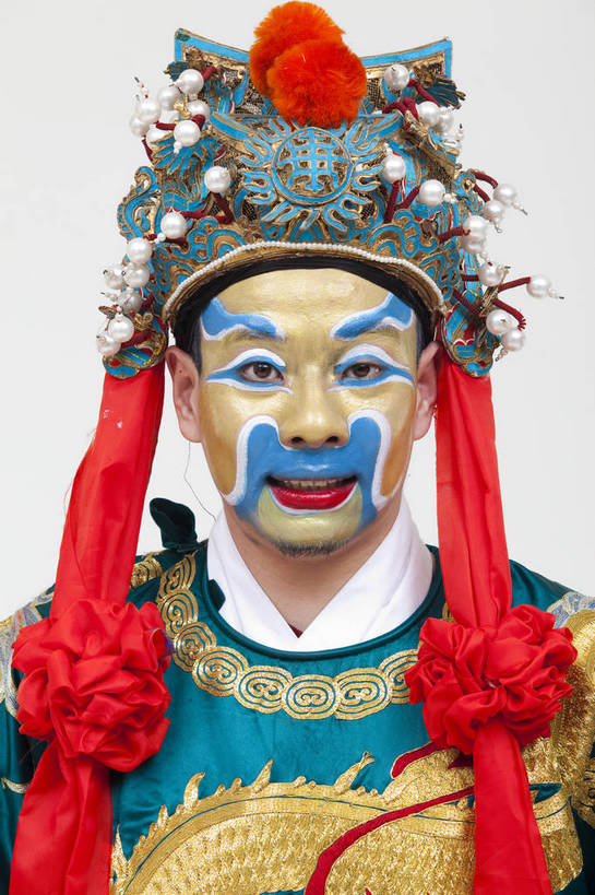 中年人,一个人,演员,竖图,彩色,白色背景,正面,化妆,北京,中国,亚洲,仅一个人,表演,艺术,造型,鲜艳,头饰,图片,注视,文化,脸谱,观察,看,站着,表情,竖,姿势,摄影,服饰,观看,动作,察看,关注,中国文化,戏剧,民族服饰,演出服,京剧,东亚,戏曲,国粹,武财神,男人,中国人,半身,影棚拍摄,化装,中国戏曲,传统文化,舞台妆,角色,老生,须生,正生,bj174