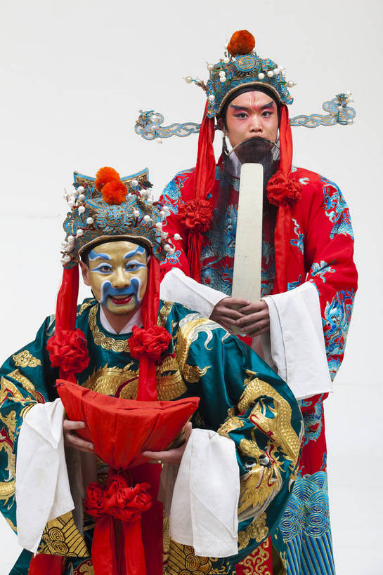 中年人,一个人,演员,竖图,彩色,白色背景,正面,化妆,北京,中国,亚洲,仅一个人,表演,艺术,造型,鲜艳,头饰,图片,注视,文化,脸谱,观察,看,站着,表情,竖,姿势,摄影,服饰,观看,动作,察看,关注,中国文化,戏剧,民族服饰,演出服,京剧,东亚,戏曲,国粹,文财神,武财神,男人,中国人,半身,影棚拍摄,化装,中国戏曲,传统文化,舞台妆,角色,老生,须生,正生,bj174