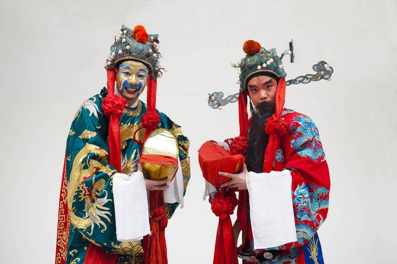 中年人,一个人,演员,横图,彩色,白色背景,正面,化妆,北京,中国,亚洲,仅一个人,表演,艺术,造型,鲜艳,头饰,图片,注视,文化,脸谱,观察,看,站着,表情,姿势,摄影,服饰,观看,动作,察看,关注,中国文化,戏剧,民族服饰,演出服,京剧,东亚,戏曲,国粹,文财神,武财神,男人,中国人,半身,影棚拍摄,化装,中国戏曲,传统文化,舞台妆,角色,老生,须生,正生,bj174