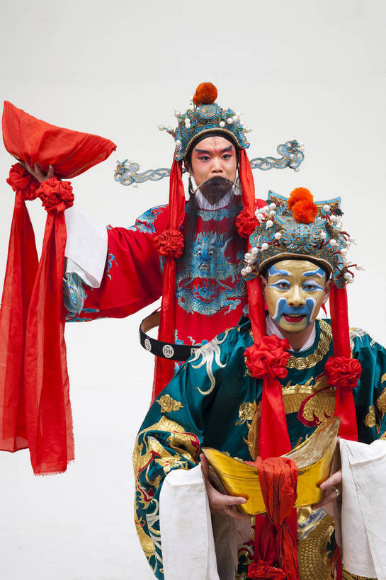 中年人,一个人,演员,竖图,彩色,白色背景,正面,化妆,北京,中国,亚洲,仅一个人,表演,艺术,造型,鲜艳,头饰,图片,注视,文化,脸谱,观察,看,站着,表情,竖,姿势,摄影,服饰,观看,动作,察看,关注,中国文化,戏剧,民族服饰,演出服,京剧,东亚,戏曲,国粹,文财神,武财神,男人,中国人,半身,影棚拍摄,化装,中国戏曲,传统文化,舞台妆,角色,老生,须生,正生,bj174