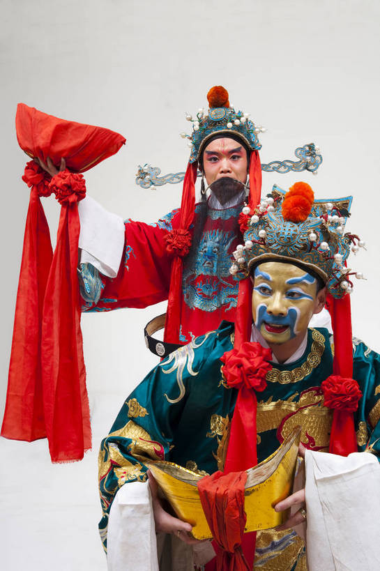 中年人,一个人,演员,竖图,彩色,白色背景,正面,化妆,北京,中国,亚洲,仅一个人,表演,艺术,造型,鲜艳,头饰,图片,注视,文化,脸谱,观察,看,站着,表情,竖,姿势,摄影,服饰,观看,动作,察看,关注,中国文化,戏剧,民族服饰,演出服,京剧,东亚,戏曲,国粹,文财神,武财神,男人,中国人,半身,影棚拍摄,化装,中国戏曲,传统文化,舞台妆,角色,老生,须生,正生,bj174