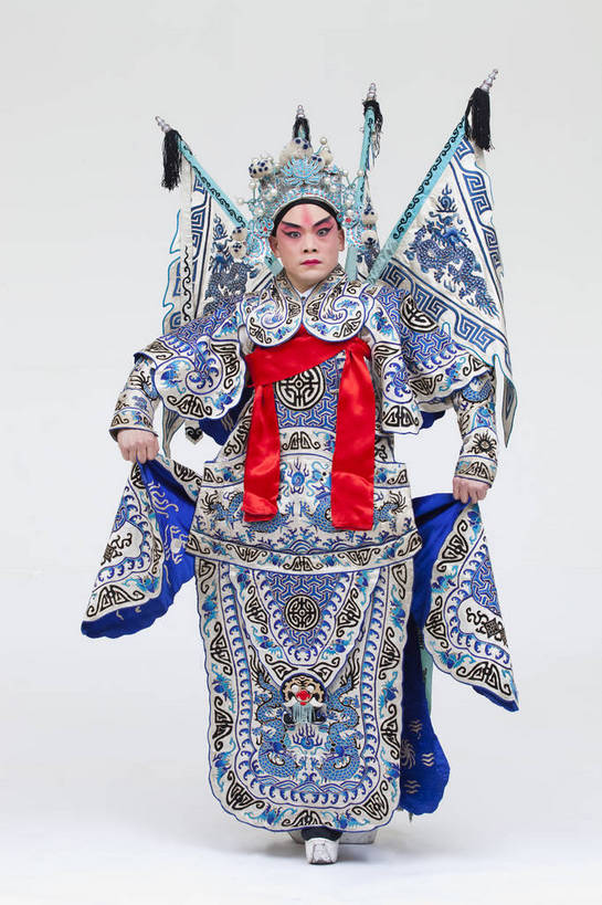 一个人,演员,竖图,彩色,白色背景,正面,化妆,北京,中国,亚洲,仅一个人,表演,艺术,造型,鲜艳,头饰,图片,注视,文化,脸谱,观察,看,站着,表情,竖,姿势,摄影,服饰,观看,动作,察看,关注,中国文化,戏剧,民族服饰,演出服,京剧,东亚,国粹,男人,中国人,年轻人,全身,影棚拍摄,化装,中国戏曲,武生,传统文化,赵云,舞台妆,bj174