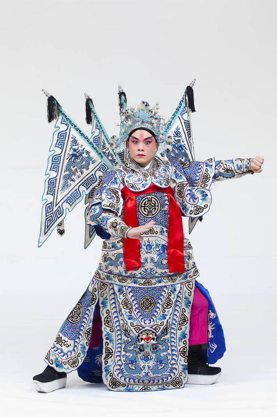 一个人,演员,竖图,彩色,白色背景,正面,化妆,北京,中国,亚洲,仅一个人,表演,艺术,造型,鲜艳,头饰,图片,注视,文化,脸谱,观察,看,站着,表情,竖,姿势,摄影,服饰,观看,动作,察看,关注,中国文化,戏剧,民族服饰,演出服,京剧,东亚,国粹,男人,中国人,年轻人,全身,影棚拍摄,化装,中国戏曲,武生,传统文化,赵云,舞台妆,bj174