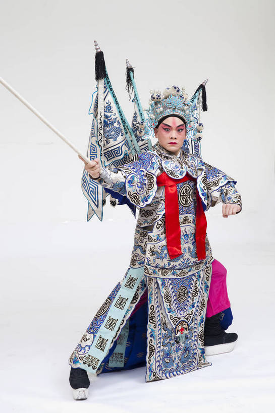 一个人,演员,竖图,彩色,白色背景,正面,化妆,北京,中国,亚洲,仅一个人,表演,艺术,造型,鲜艳,头饰,图片,注视,文化,脸谱,观察,看,站着,表情,竖,姿势,摄影,服饰,观看,动作,察看,关注,中国文化,戏剧,民族服饰,演出服,京剧,东亚,国粹,男人,中国人,年轻人,全身,影棚拍摄,化装,中国戏曲,武生,传统文化,赵云,舞台妆,bj174