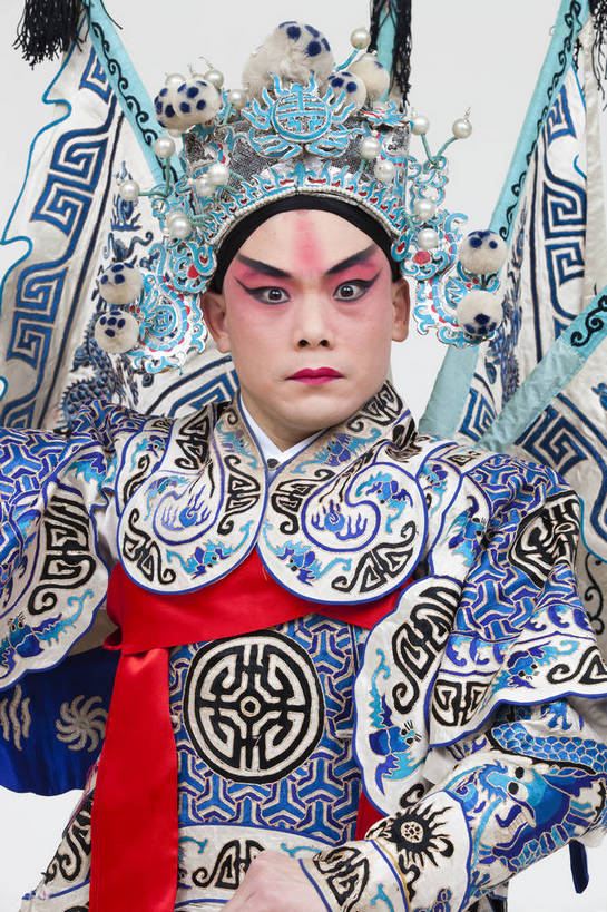 一个人,演员,竖图,彩色,白色背景,正面,化妆,北京,中国,亚洲,仅一个人,表演,艺术,造型,鲜艳,头饰,图片,注视,文化,脸谱,观察,看,站着,表情,竖,姿势,摄影,服饰,观看,动作,察看,关注,中国文化,戏剧,民族服饰,演出服,京剧,东亚,国粹,男人,中国人,年轻人,半身,影棚拍摄,化装,中国戏曲,武生,传统文化,赵云,舞台妆,bj174