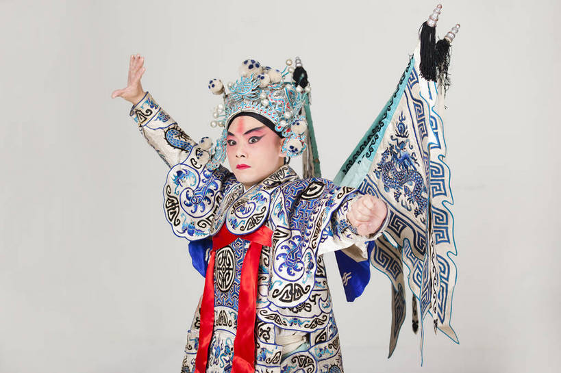 一个人,演员,横图,彩色,白色背景,正面,化妆,北京,中国,亚洲,仅一个人,表演,艺术,造型,鲜艳,头饰,图片,注视,文化,脸谱,观察,看,站着,表情,姿势,摄影,服饰,观看,动作,察看,关注,中国文化,戏剧,民族服饰,演出服,京剧,东亚,国粹,男人,中国人,年轻人,半身,影棚拍摄,化装,中国戏曲,武生,传统文化,赵云,舞台妆,bj174