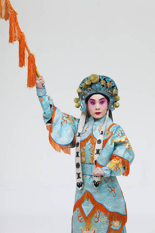 一个人,演员,竖图,彩色,白色背景,正面,化妆,北京,中国,亚洲,仅一个人,表演,艺术,造型,鲜艳,头饰,图片,注视,文化,脸谱,观察,看,站着,表情,竖,姿势,摄影,服饰,观看,动作,察看,关注,中国文化,戏剧,民族服饰,演出服,京剧,东亚,国粹,花木兰,女人,中国人,年轻人,半身,影棚拍摄,化装,中国戏曲,传统文化,舞台妆,刀马旦,bj174