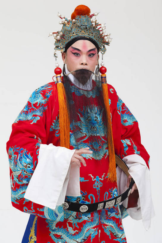 中年人,一个人,演员,竖图,彩色,白色背景,正面,化妆,北京,中国,亚洲,仅一个人,表演,艺术,造型,鲜艳,头饰,图片,注视,文化,脸谱,观察,看,站着,表情,竖,姿势,摄影,服饰,观看,动作,察看,关注,中国文化,戏剧,民族服饰,演出服,京剧,东亚,戏曲,国粹,刘备,男人,中国人,半身,影棚拍摄,化装,中国戏曲,传统文化,舞台妆,角色,老生,须生,正生,bj174