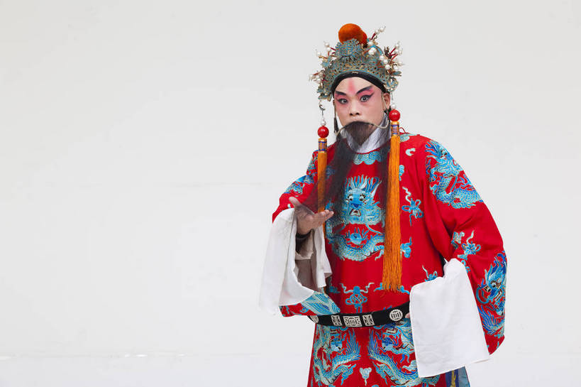 中年人,一个人,演员,横图,彩色,白色背景,正面,化妆,北京,中国,亚洲,仅一个人,表演,艺术,造型,鲜艳,头饰,图片,注视,文化,脸谱,观察,看,站着,表情,姿势,摄影,服饰,观看,动作,察看,关注,中国文化,戏剧,民族服饰,演出服,京剧,东亚,戏曲,国粹,刘备,男人,中国人,半身,影棚拍摄,化装,中国戏曲,传统文化,舞台妆,角色,老生,须生,正生,bj174