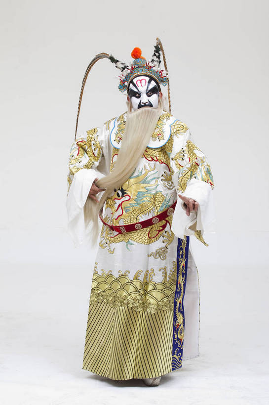 中年人,一个人,演员,竖图,彩色,白色背景,正面,化妆,北京,中国,亚洲,仅一个人,表演,神话,艺术,造型,鲜艳,头饰,图片,注视,文化,脸谱,观察,看,站着,表情,竖,姿势,摄影,龙王,服饰,观看,动作,神仙,察看,关注,中国文化,戏剧,传说,民族服饰,演出服,京剧,东亚,戏曲,国粹,中国神话,男人,中国人,全身,影棚拍摄,化装,中国戏曲,传统文化,舞台妆,角色,花脸,净,bj174
