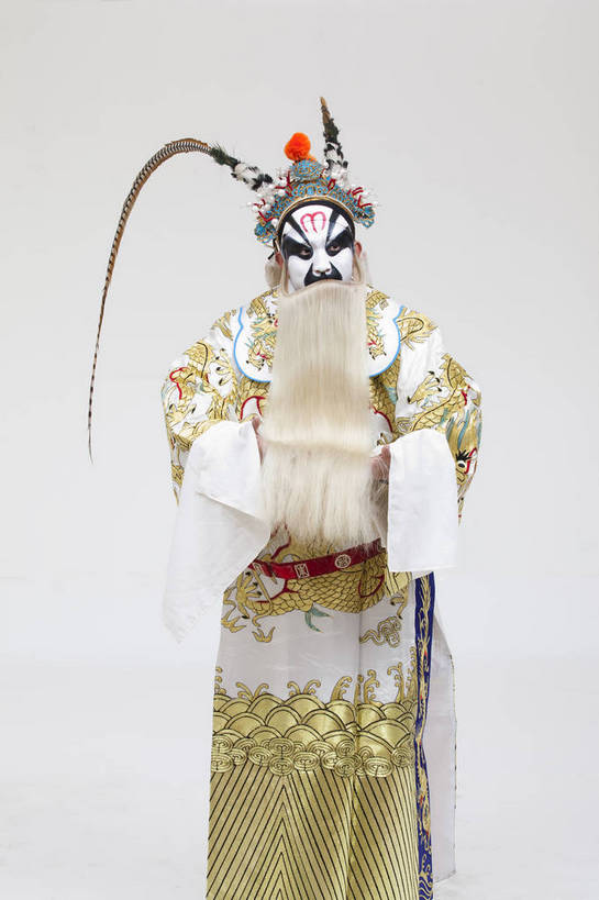 中年人,一个人,演员,竖图,彩色,白色背景,正面,化妆,北京,中国,亚洲,仅一个人,表演,神话,艺术,造型,鲜艳,头饰,图片,注视,文化,脸谱,观察,看,站着,表情,竖,姿势,摄影,龙王,服饰,观看,动作,神仙,察看,关注,中国文化,戏剧,传说,民族服饰,演出服,京剧,东亚,戏曲,国粹,中国神话,男人,中国人,半身,影棚拍摄,化装,中国戏曲,传统文化,舞台妆,角色,花脸,净,bj174